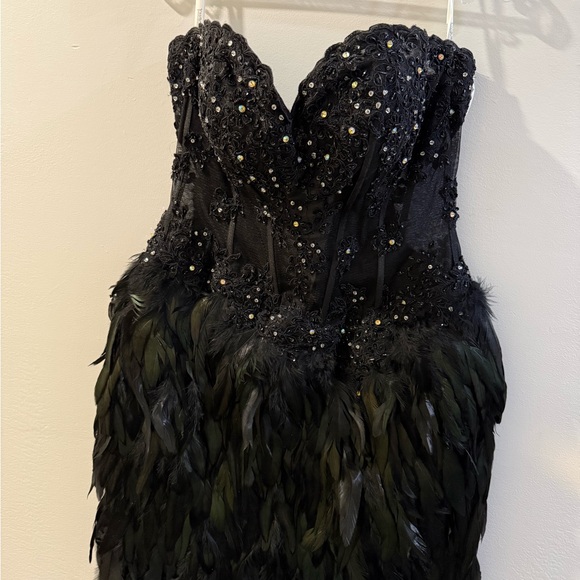 Tony Bowls Dresses & Skirts - Tony Bowls Black Strapless Feather Dress